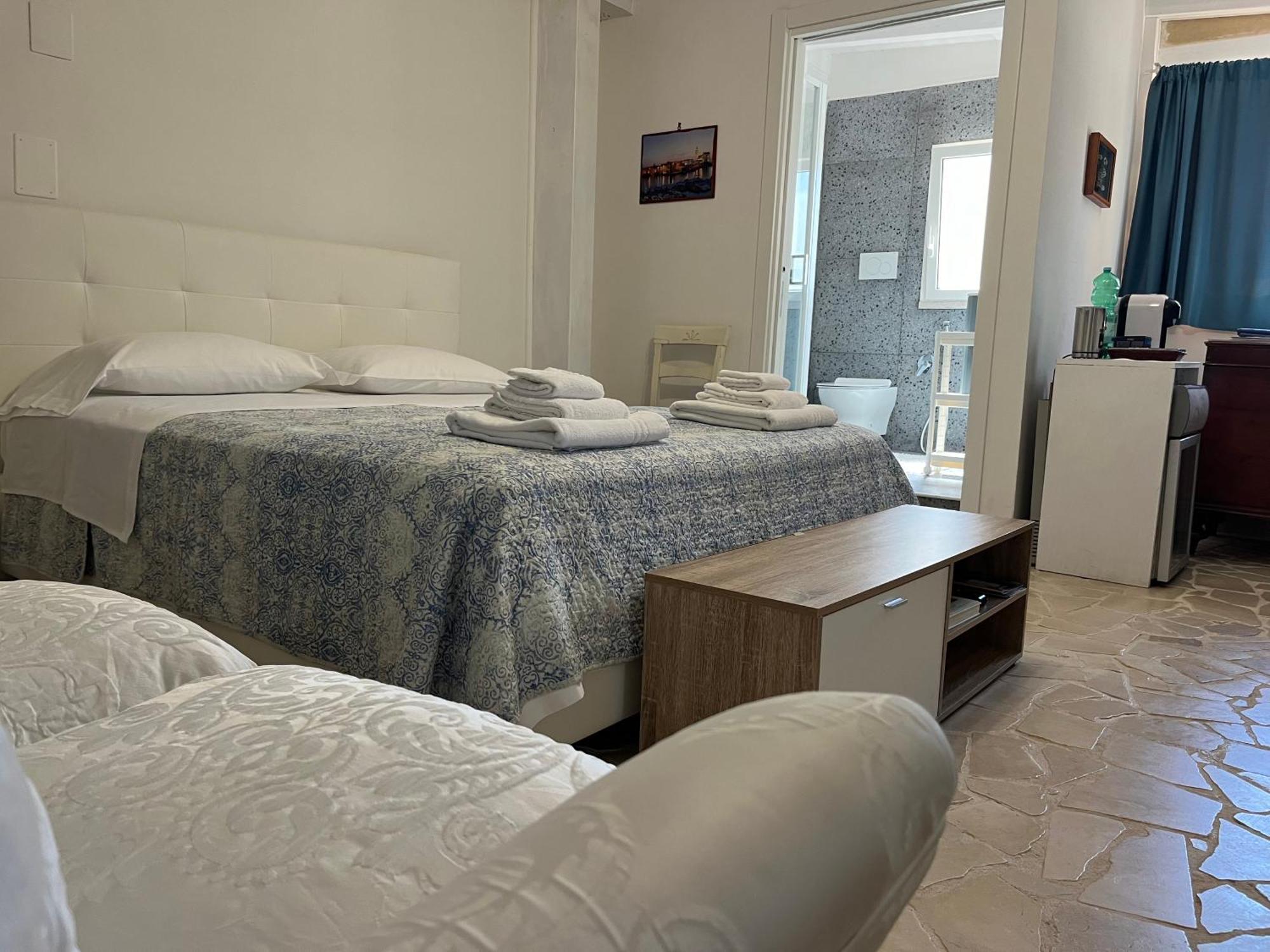 B&B Villa Mediterranee Con Parking Space Trani Kültér fotó