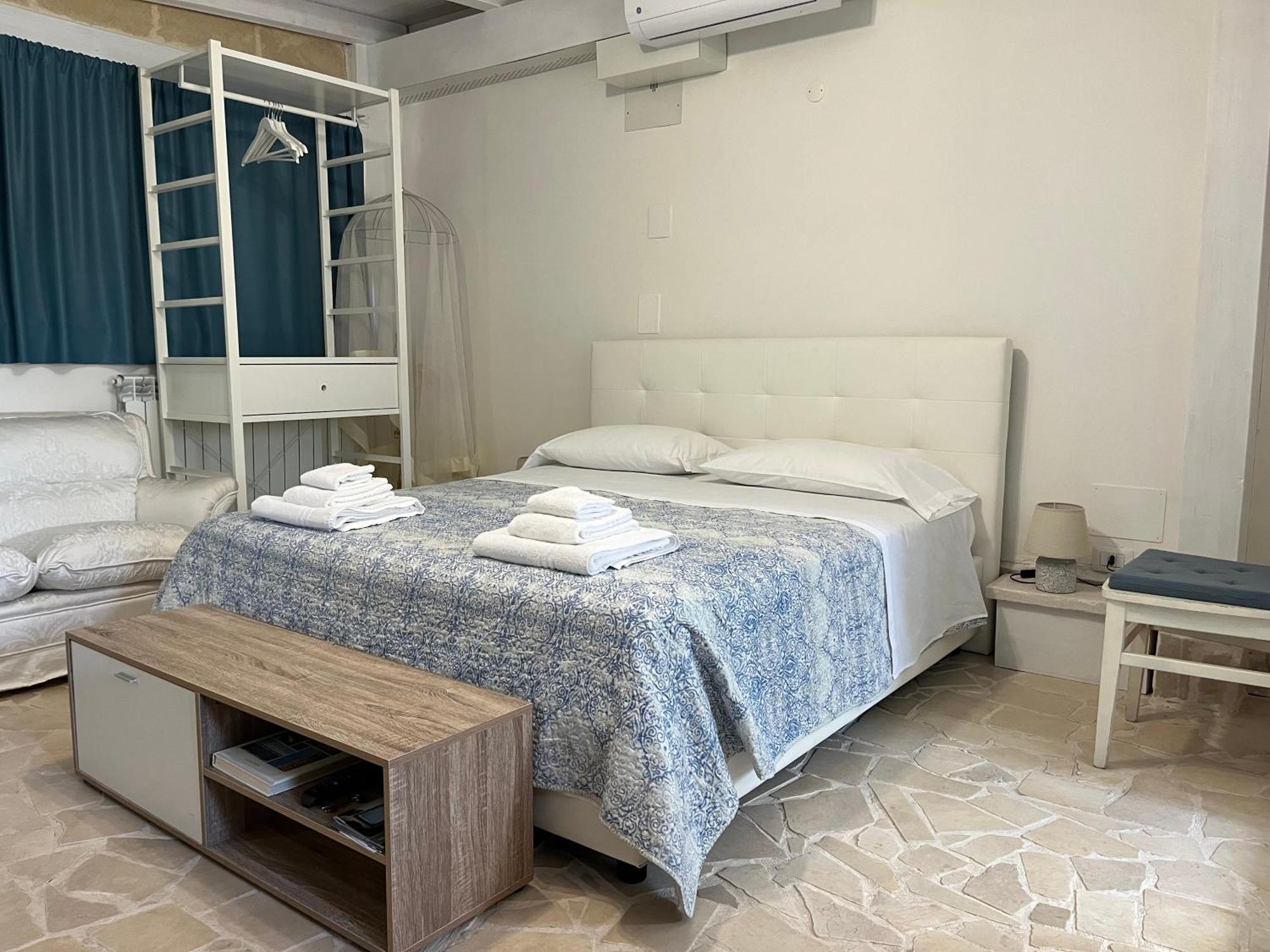 B&B Villa Mediterranee Con Parking Space Trani Kültér fotó
