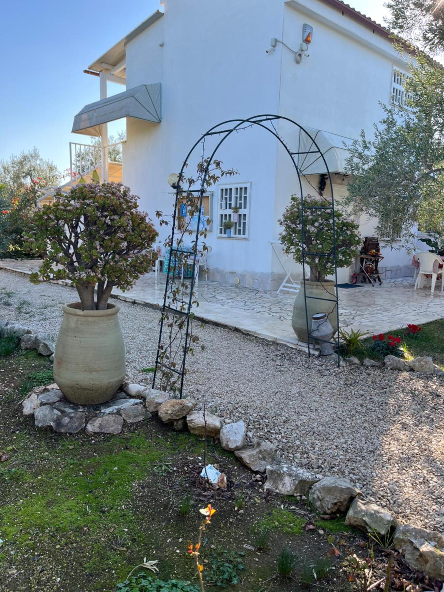 B&B Villa Mediterranee Con Parking Space Trani Kültér fotó